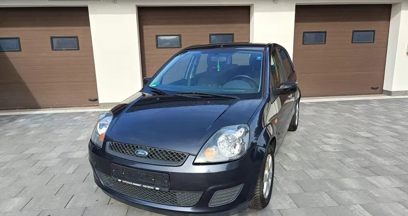 samochody osobowe Ford Fiesta cena 9800 przebieg: 163805, rok produkcji 2007 z Toruń